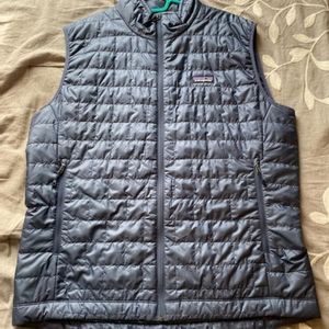Like new Patagonia puffy vest. Men's large